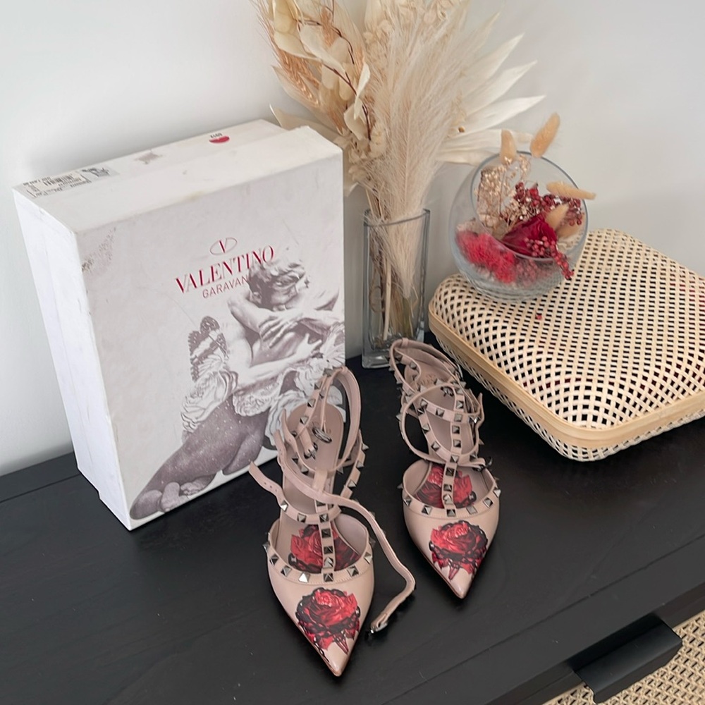 Valentino Rockstud Kitten heel pumps
